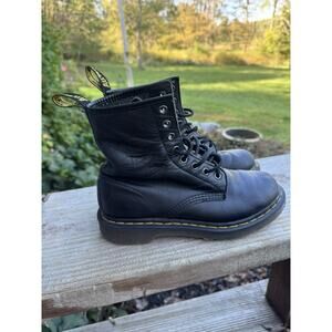 Doc Martens AirWair 11821 8-Eye Combat Boots Black Leather Women’s Size 7